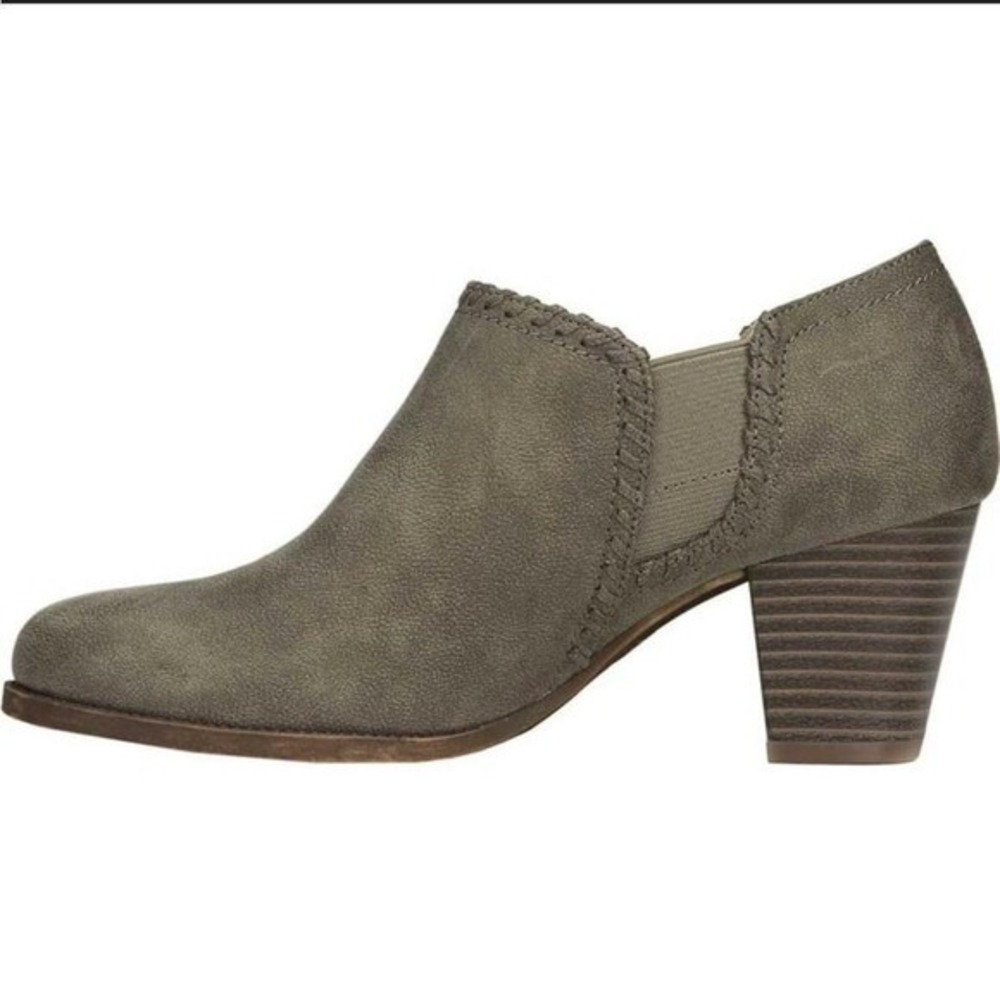 Lifestride | Joelle Chelsea Suede Whipstitch Memory Foam Ankle Boots, 10